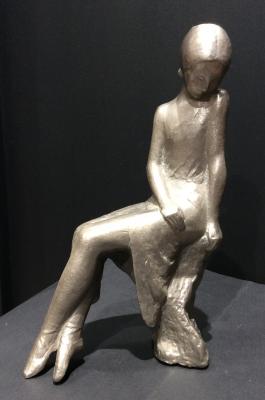 Неизвестный скульптор . Сидящая балерина
