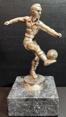  Неизвестный скульптор "Футболист"