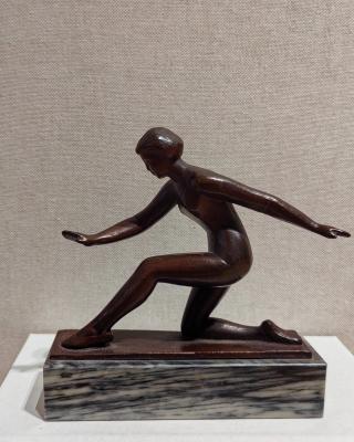 Фугельзанг Генриетта Валентиновна. Гимнастка на колене