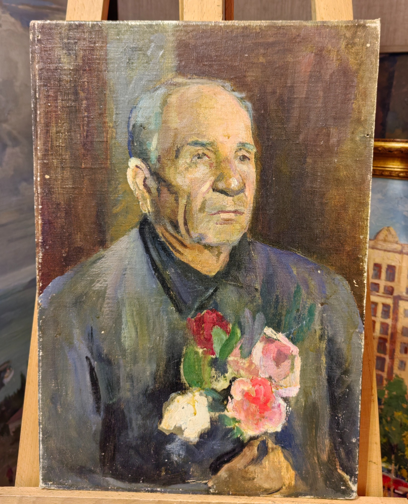 Лекомцев Константин Михайлович. Портрет мужчины с цветами